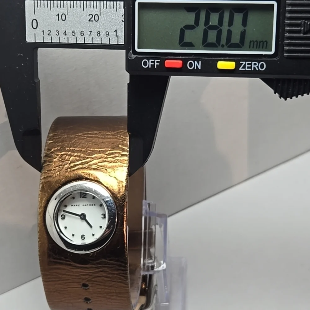 Womens Marc Jacobs MBM2004 Wrist Watch Leather Band Belt Buckle New Battery
